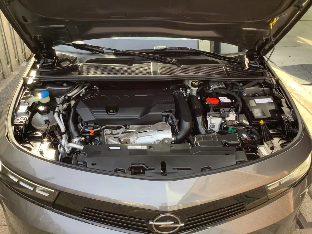 Opel Astra 1.6 Hybrid Business Elegance plug i uit 2023, foto 10