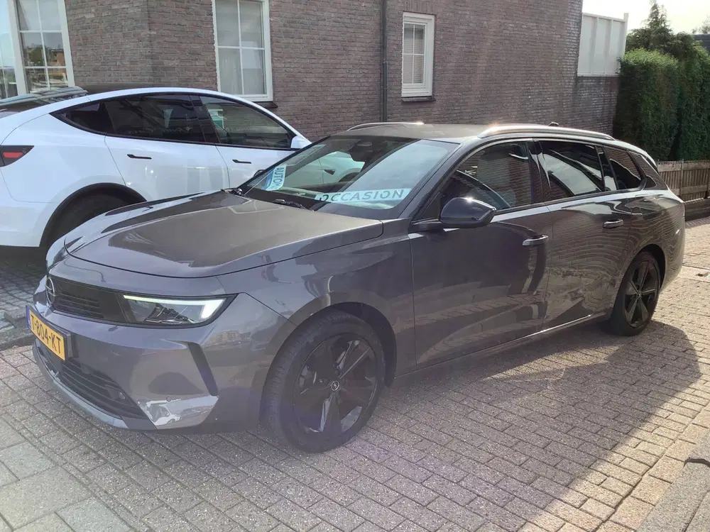 Opel Astra 1.6 Hybrid Business Elegance plug i uit 2023, foto 2