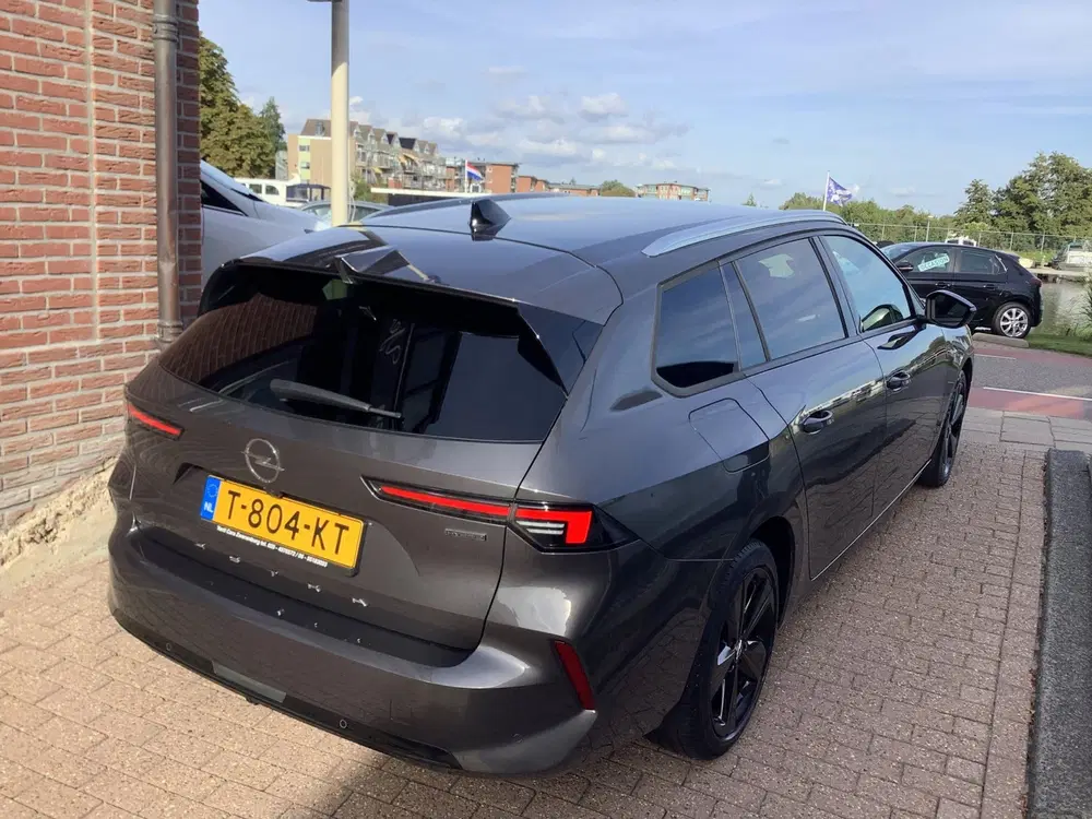 Opel Astra 1.6 Hybrid Business Elegance plug i uit 2023, foto 4