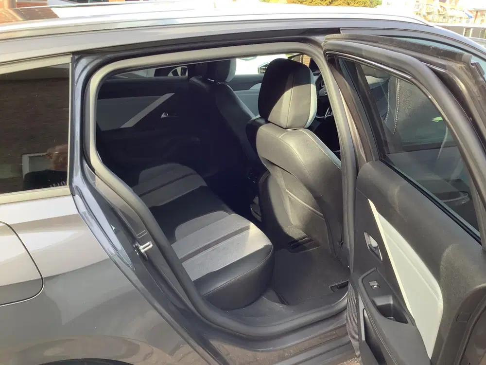 Opel Astra 1.6 Hybrid Business Elegance plug i uit 2023, foto 6