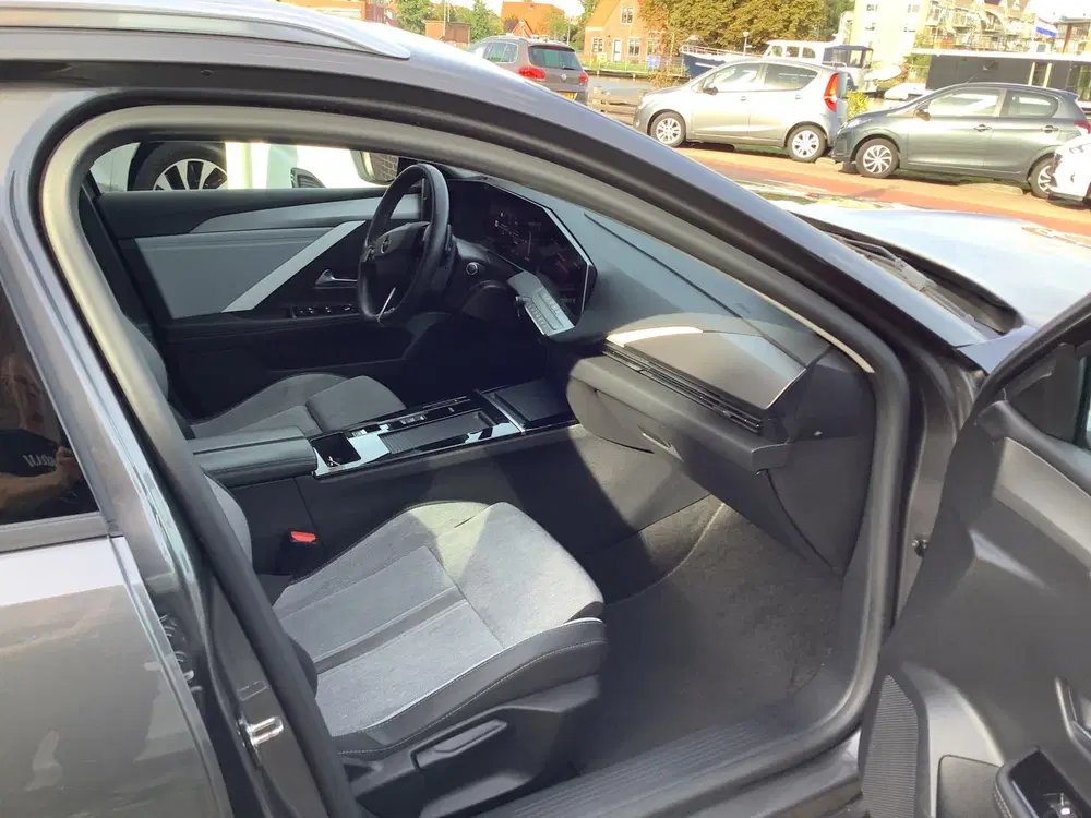 Opel Astra 1.6 Hybrid Business Elegance plug i uit 2023, foto 7