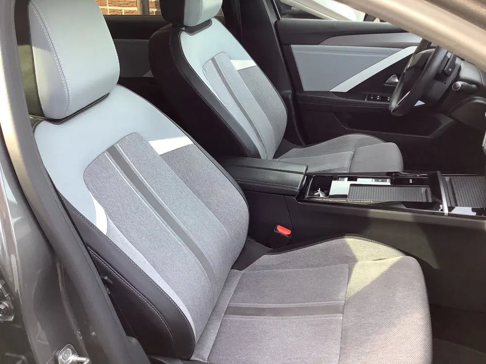Opel Astra 1.6 Hybrid Business Elegance plug i uit 2023, foto 9