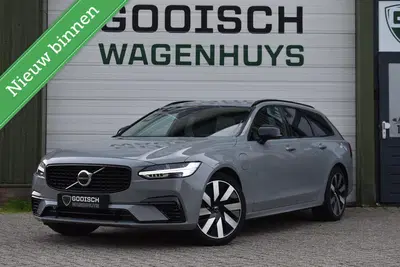 Volvo V90 2.0 T6 Plug-in hybrid AWD Plus Dark uit 2025