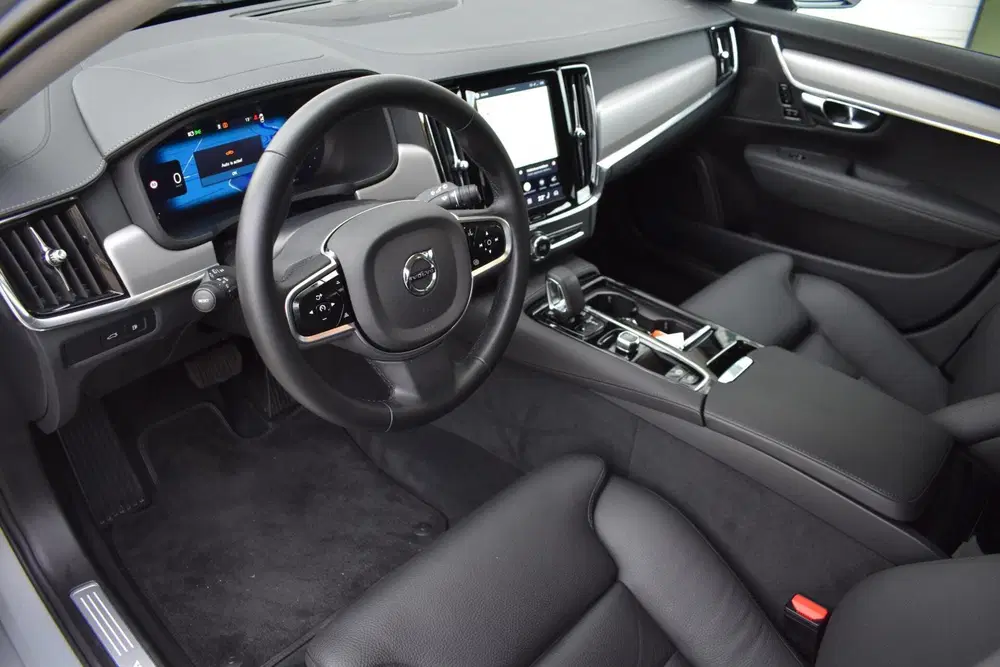 Volvo V90 2.0 T6 Plug-in hybrid AWD Plus Dark uit 2025, foto 10