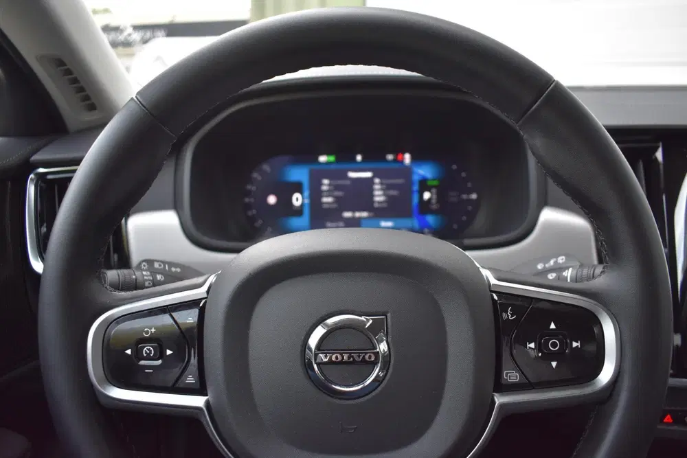 Volvo V90 2.0 T6 Plug-in hybrid AWD Plus Dark uit 2025, foto 12