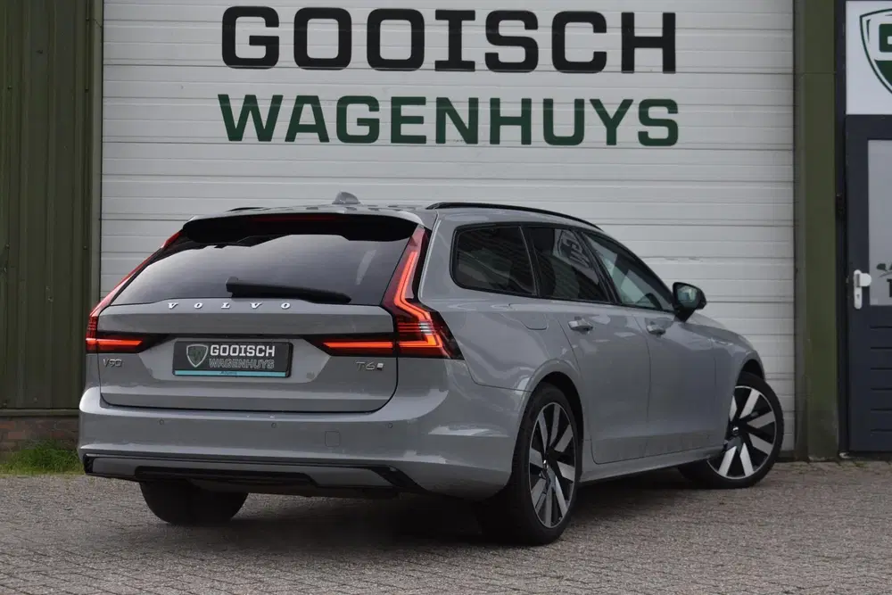 Volvo V90 2.0 T6 Plug-in hybrid AWD Plus Dark uit 2025, foto 4