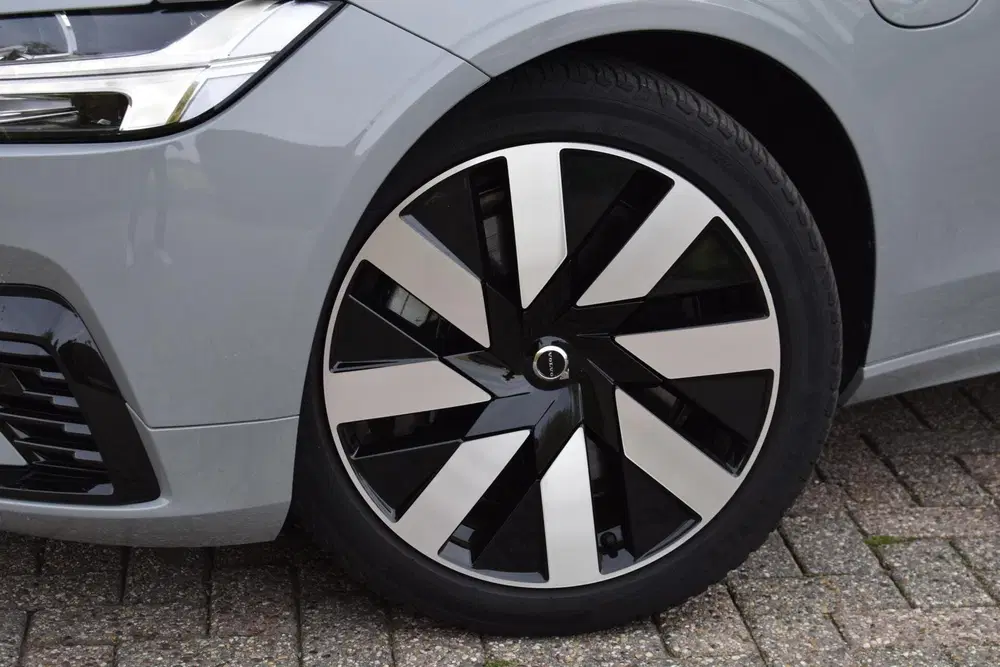 Volvo V90 2.0 T6 Plug-in hybrid AWD Plus Dark uit 2025, foto 5