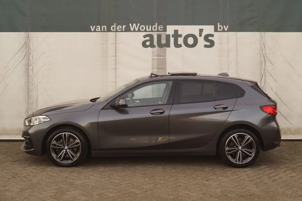 BMW 1-serie 118i 136pk Automaat High Executive -PANO-N uit 2021