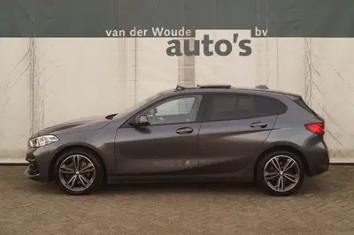 BMW 1-serie 118i 136pk Automaat High Executive -PANO-N uit 2021