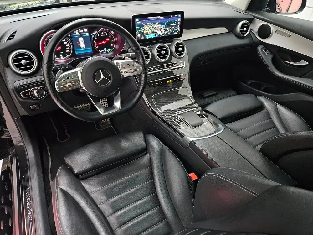 Mercedes-Benz GLC 300e 4-MATIC AMG uit 2021, foto 14
