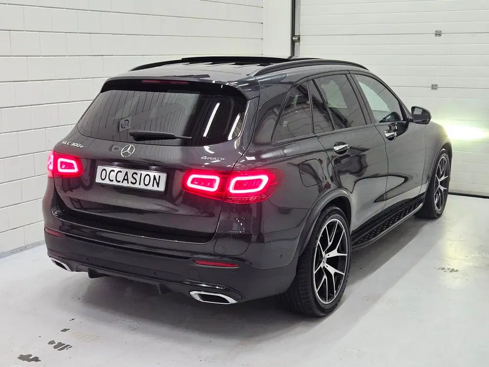 Mercedes-Benz GLC 300e 4-MATIC AMG uit 2021, foto 3