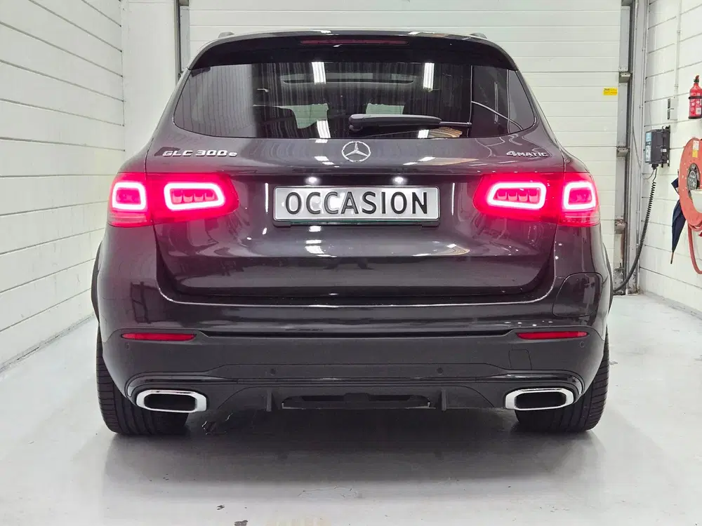 Mercedes-Benz GLC 300e 4-MATIC AMG uit 2021, foto 4