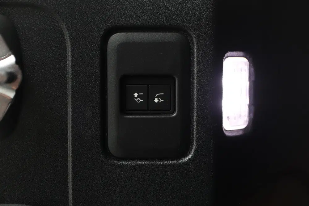 Land Rover Defender 110 D240 uit 2021, foto 13