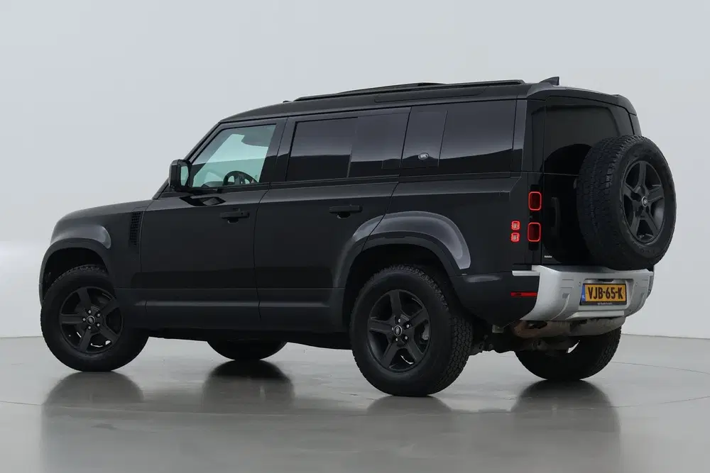 Land Rover Defender 110 D240 uit 2021, foto 2
