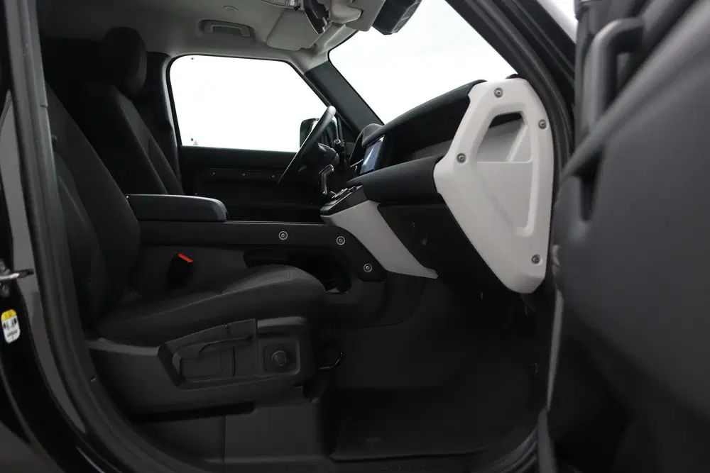 Land Rover Defender 110 D240 uit 2021, foto 5