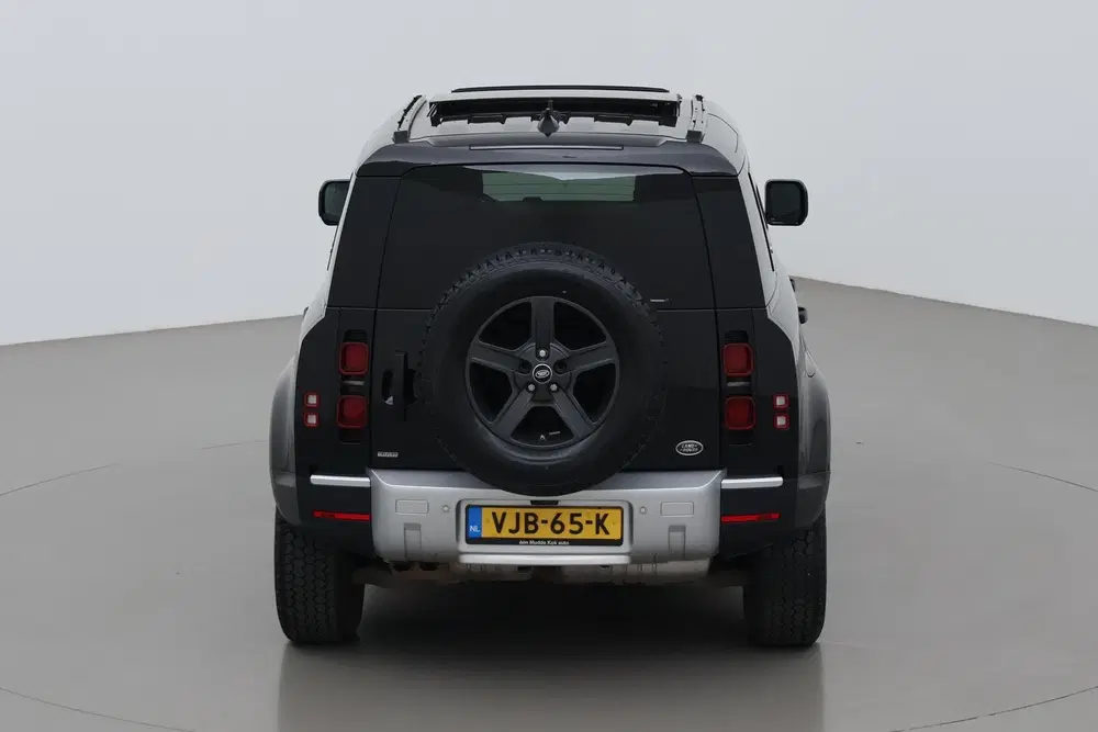 Land Rover Defender 110 D240 uit 2021, foto 9