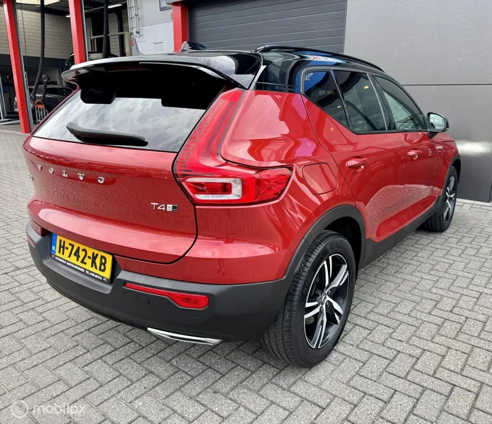 Volvo XC40 2.0 T4 AWD R-Design uit 2020, foto 8