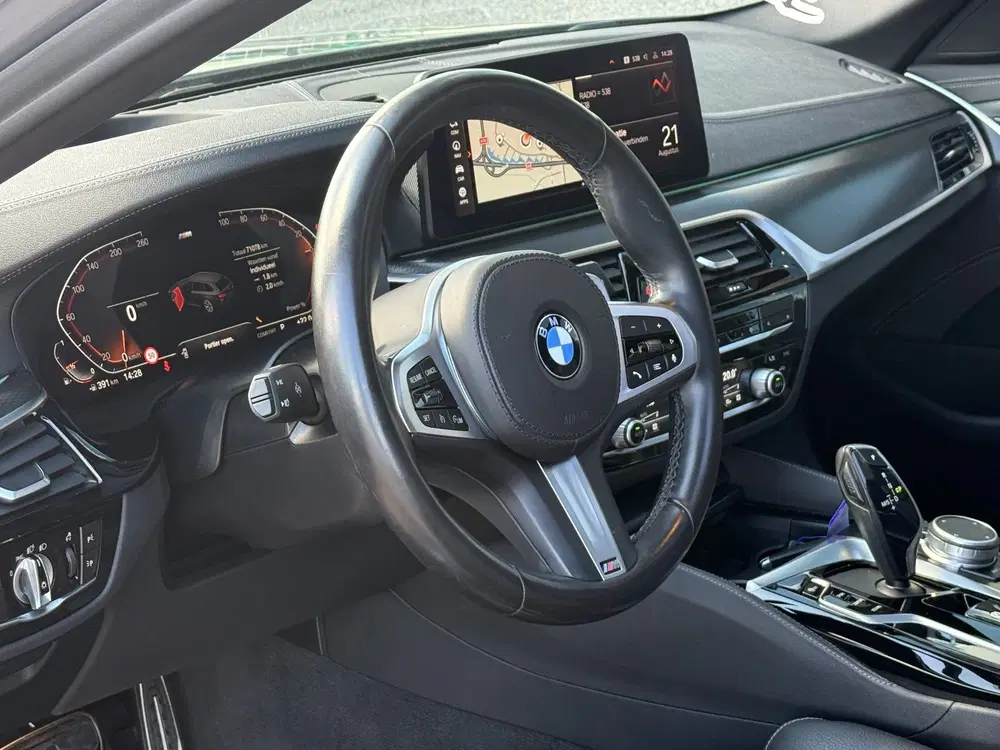 BMW 5-serie 5 Serie Touring 530i M-Sport uit 2021, foto 2
