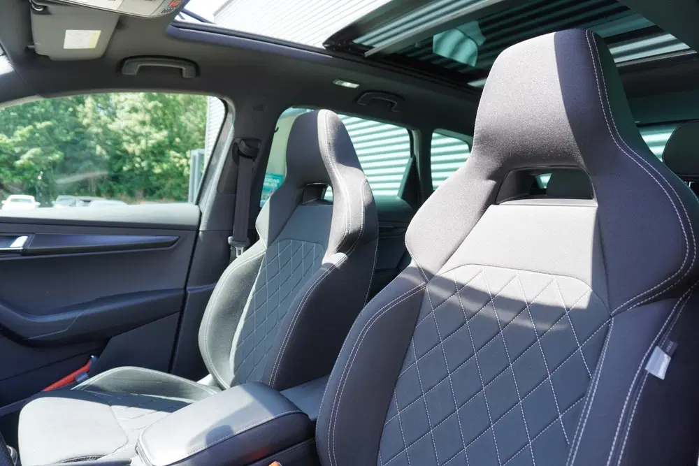 Skoda Karoq 1.5 TSI 150pk DSG ACT Sportline Business uit 2023, foto 4