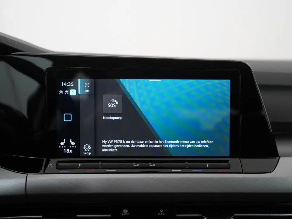 Volkswagen Golf 1.5 eTSI Life DSG uit 2023, foto 15