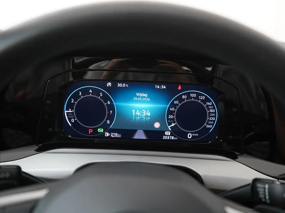 Volkswagen Golf 1.5 eTSI Life DSG uit 2023, foto 9