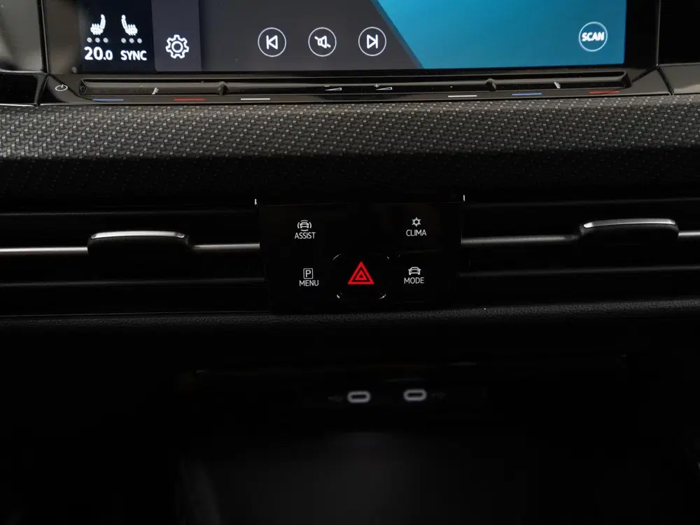 Volkswagen Golf 1.5 eTSI R-Line DSG uit 2024, foto 12