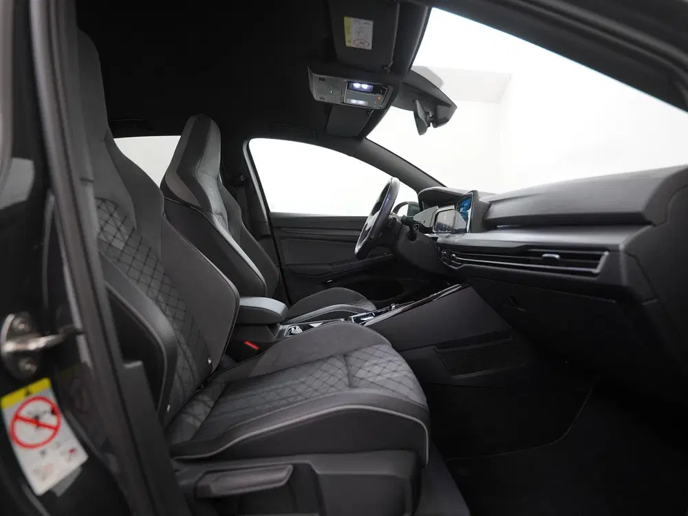 Volkswagen Golf 1.5 eTSI R-Line DSG uit 2024, foto 3
