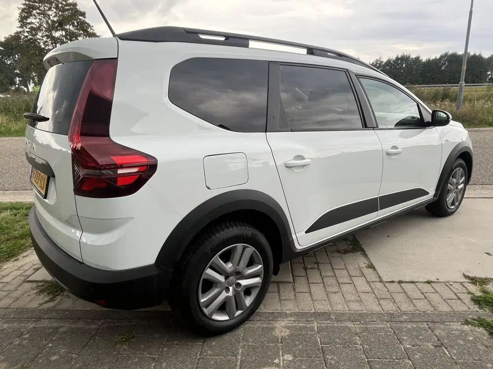 Dacia Jogger 1.0 TCe 100 Expression uit 2023, foto 2