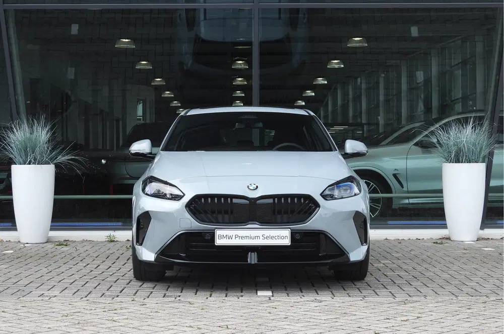 BMW 1-serie 120 M Sport Automaat uit 2026, foto 2