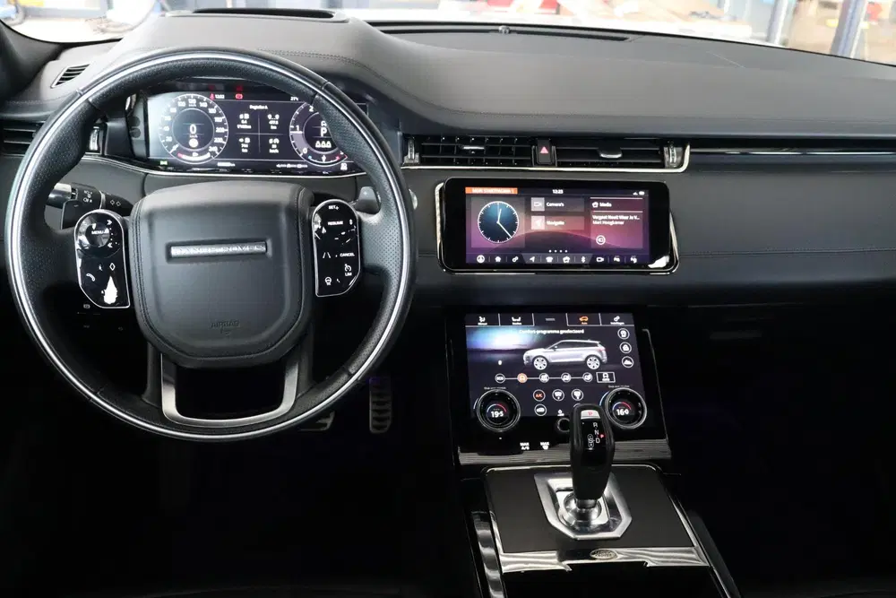 Land Rover Range Rover Evoque 2.0 D180 AWD R-Dynamic First E uit 2020, foto 2