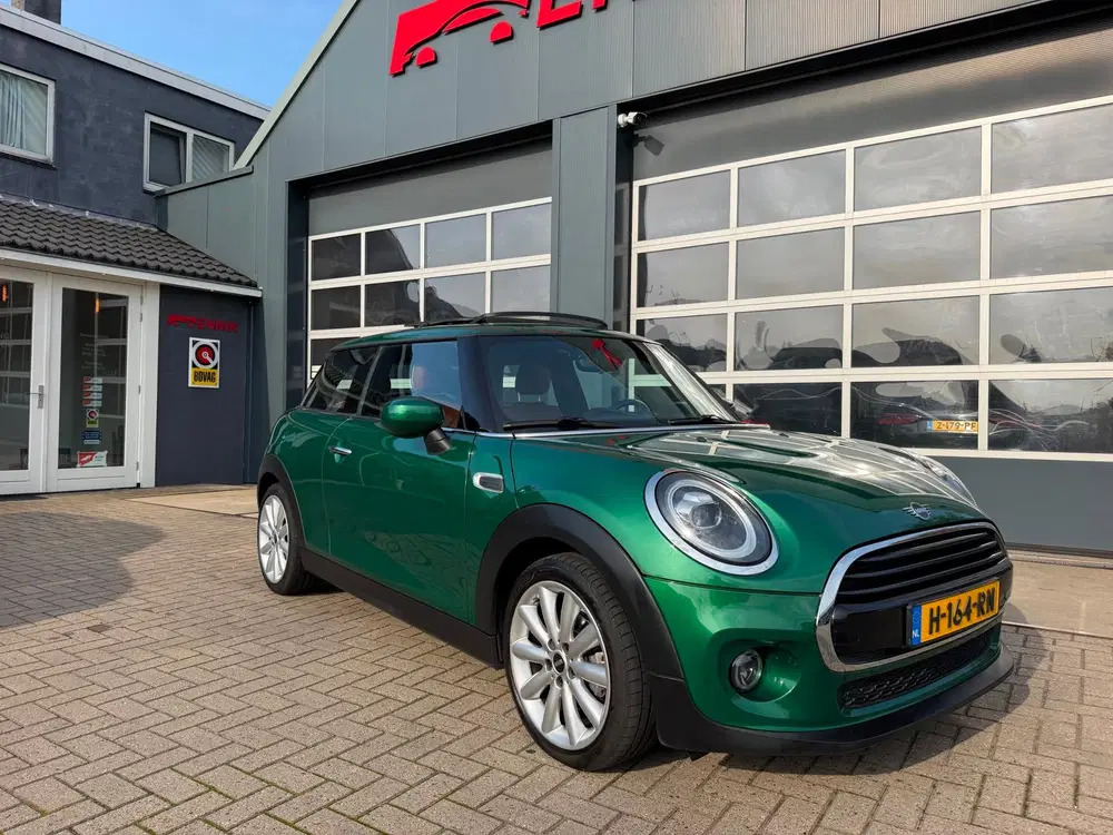 Mini Cooper 1.5 Cooper Chili uit 2020, foto 2