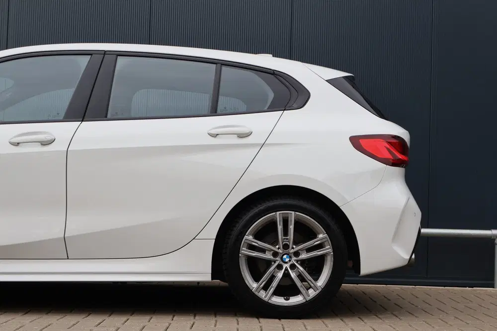 BMW 1-serie 118i M-Sport Business Edition uit 2021, foto 14