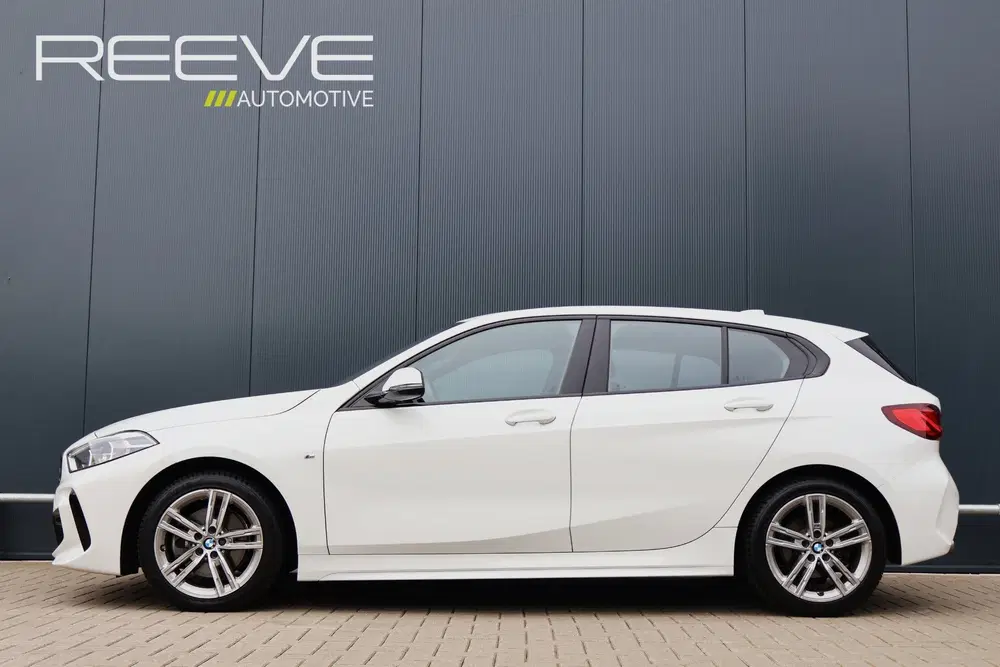 BMW 1-serie 118i M-Sport Business Edition uit 2021, foto 2
