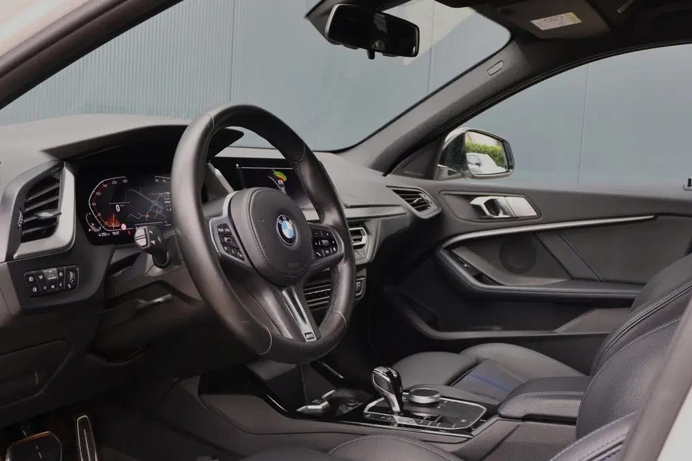 BMW 1-serie 118i M-Sport Business Edition uit 2021, foto 3