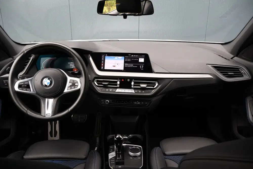 BMW 1-serie 118i M-Sport Business Edition uit 2021, foto 4