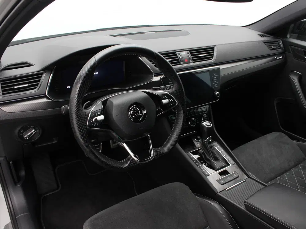 Skoda Superb 1.4 TSI iV Sportline Business uit 2024, foto 3