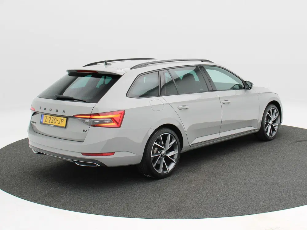Skoda Superb 1.4 TSI iV Sportline Business uit 2024, foto 4