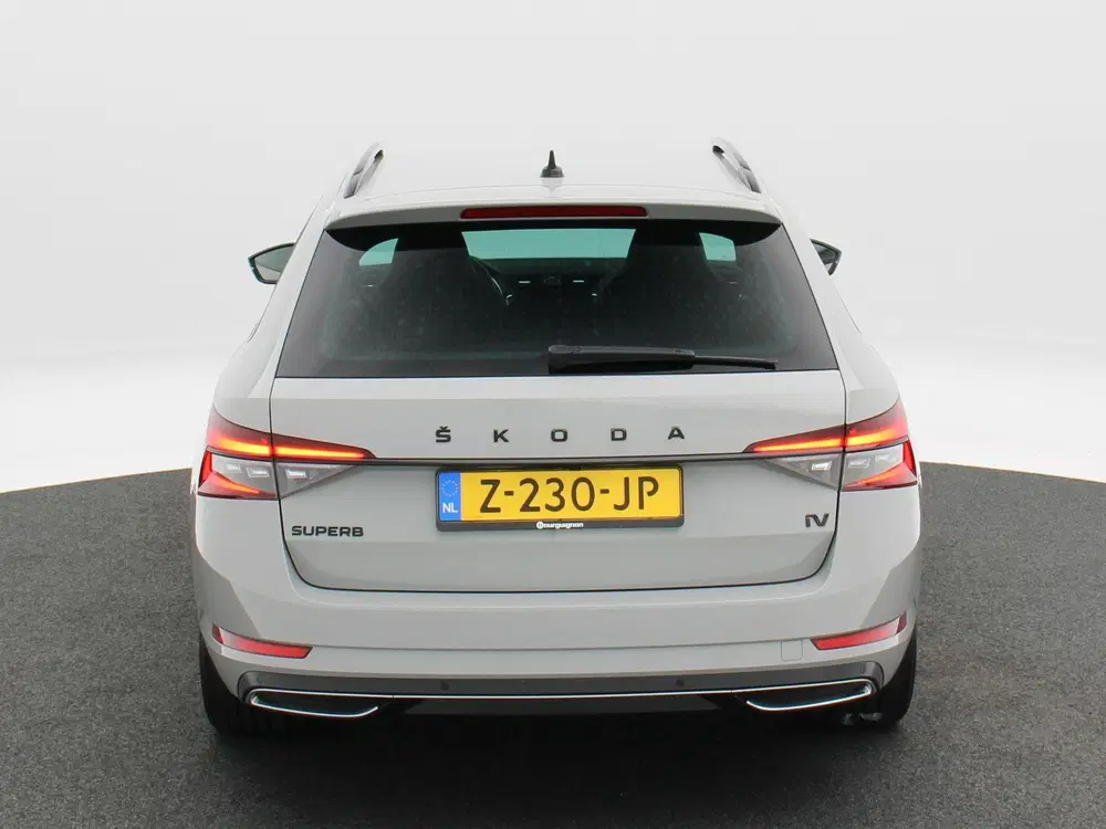 Skoda Superb 1.4 TSI iV Sportline Business uit 2024, foto 8