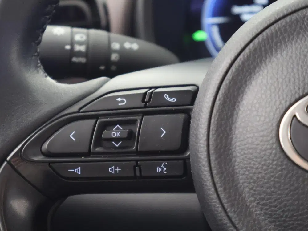 Toyota Yaris Cross 1.5 Hybrid 130 Executive Bi-Tone uit 2024, foto 15