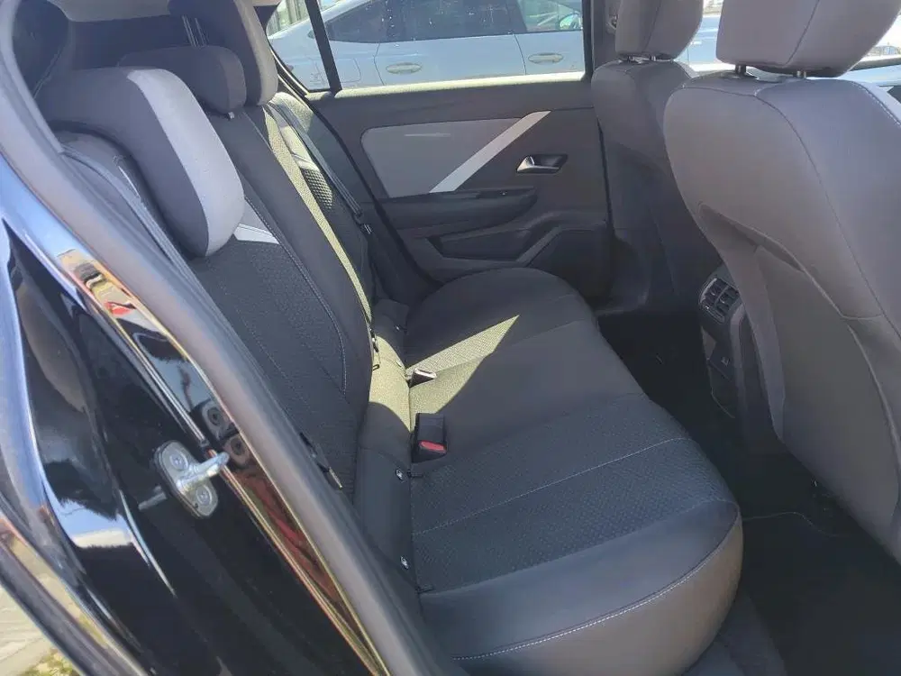 Opel Astra 1.2 Business Edition NL-AUTO uit 2023, foto 12