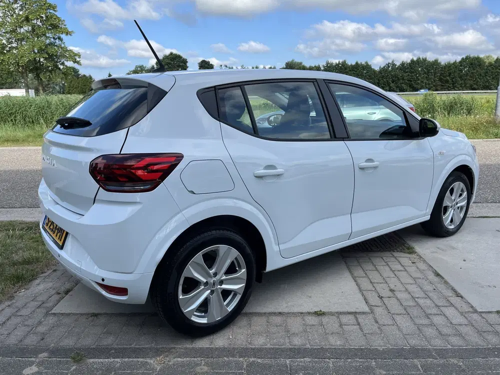 Dacia Sandero 1.0 TCe 90 Expression uit 2023, foto 2
