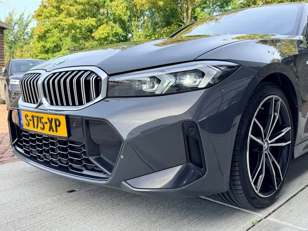 BMW 3-serie 318i uit 2023, foto 10