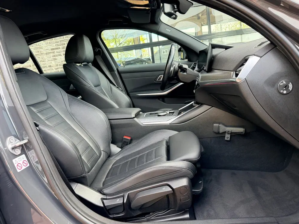 BMW 3-serie 318i uit 2023, foto 15