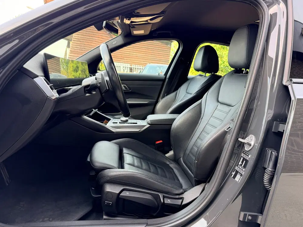 BMW 3-serie 318i uit 2023, foto 4