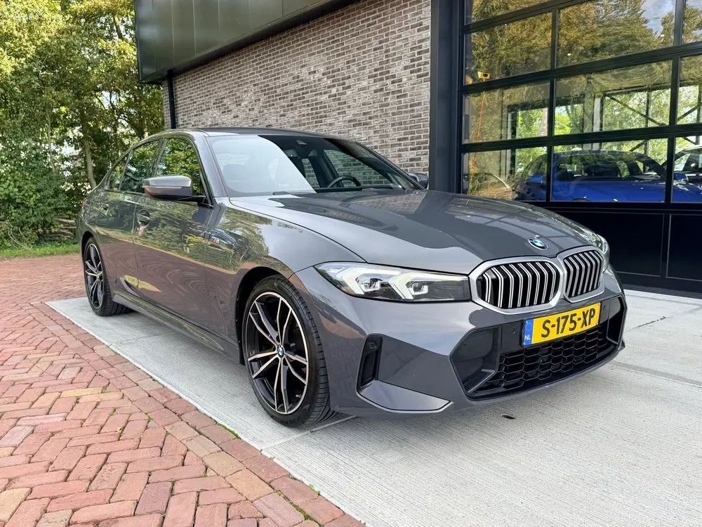 BMW 3-serie 318i uit 2023, foto 5