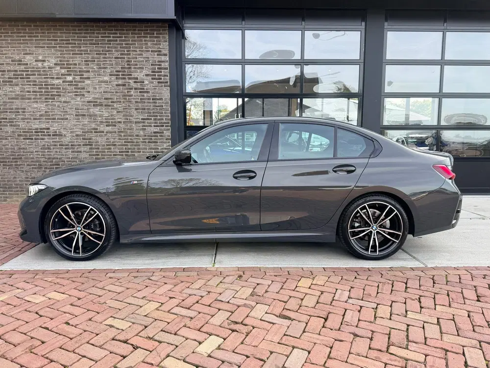 BMW 3-serie 318i uit 2023, foto 7