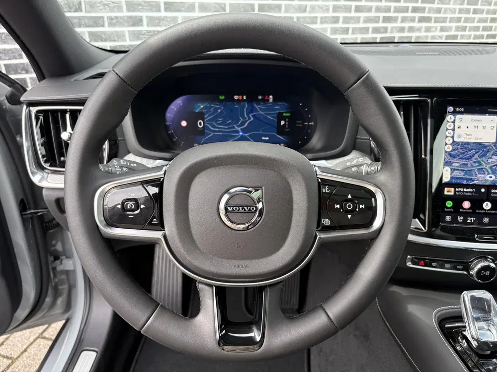 Volvo V60 2.0 T6 Plug-in hybrid AWD Ultra Dark uit 2026, foto 11