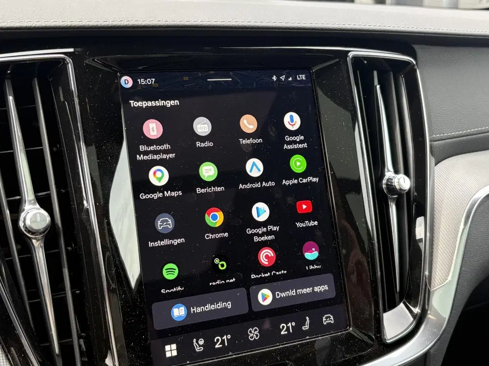 Volvo V60 2.0 T6 Plug-in hybrid AWD Ultra Dark uit 2026, foto 13
