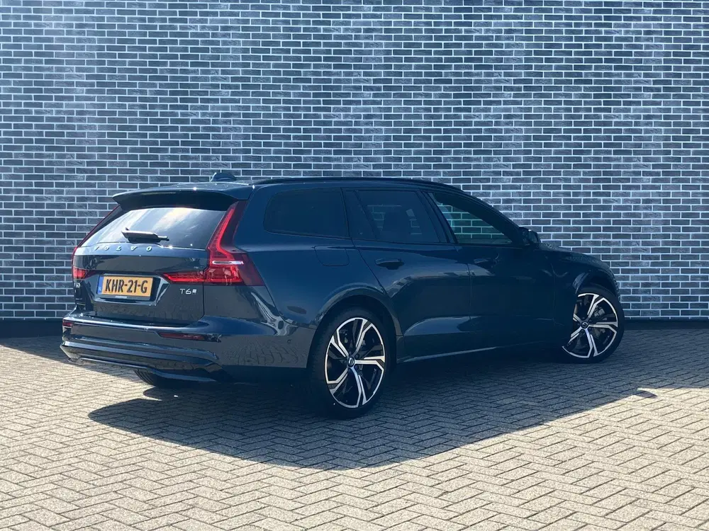 Volvo V60 2.0 T6 Plug-in hybrid AWD Ultra Dark uit 2026, foto 3