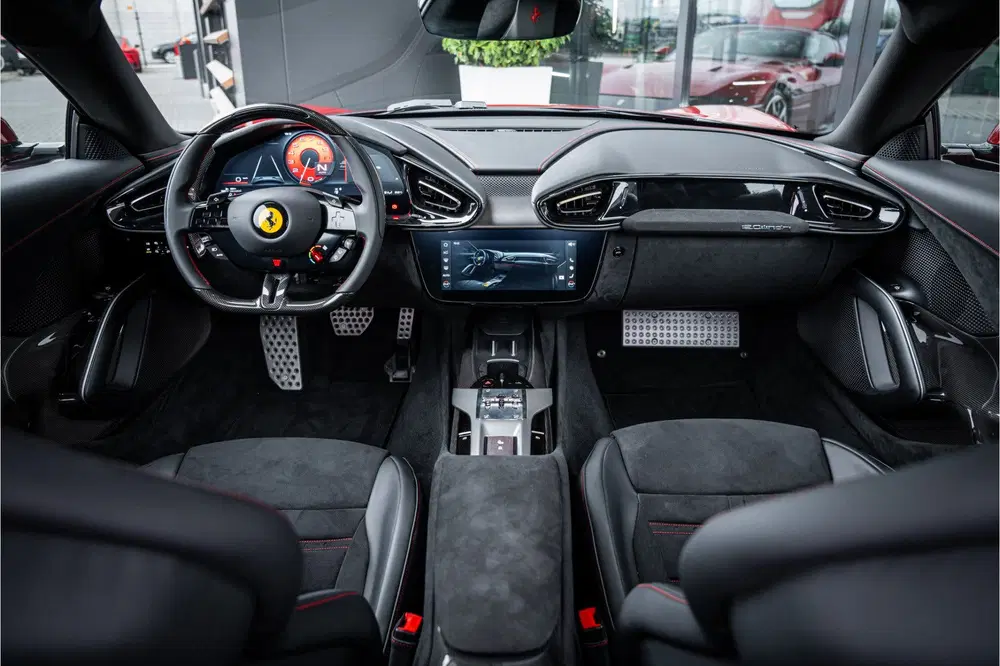 Ferrari 12 Cilindri 6.5 V12 uit 2025, foto 9